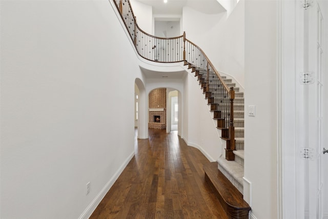 3612 Green Mountain Pl, Mckinney, TX 75070 - foyer with arched walkways, stairway, wood-type flooring, baseboards, and a towering ceiling