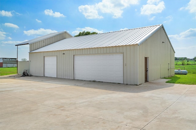view of detached garage
