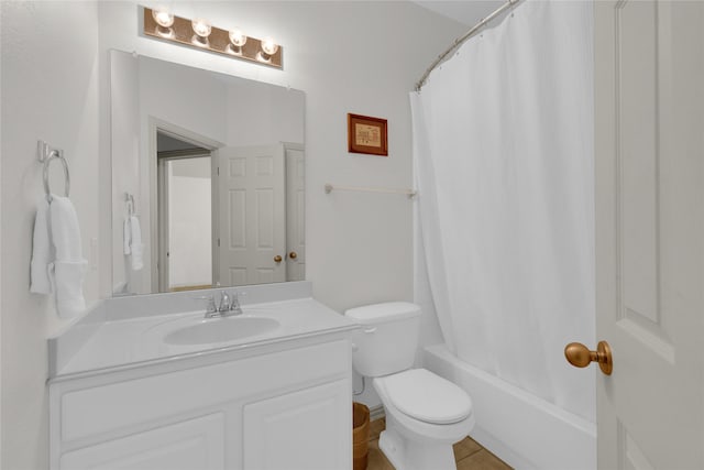 724 Darlington Trl, Fort Worth, TX 76131 - bathroom featuring toilet, vanity, and shower / tub combo with curtain