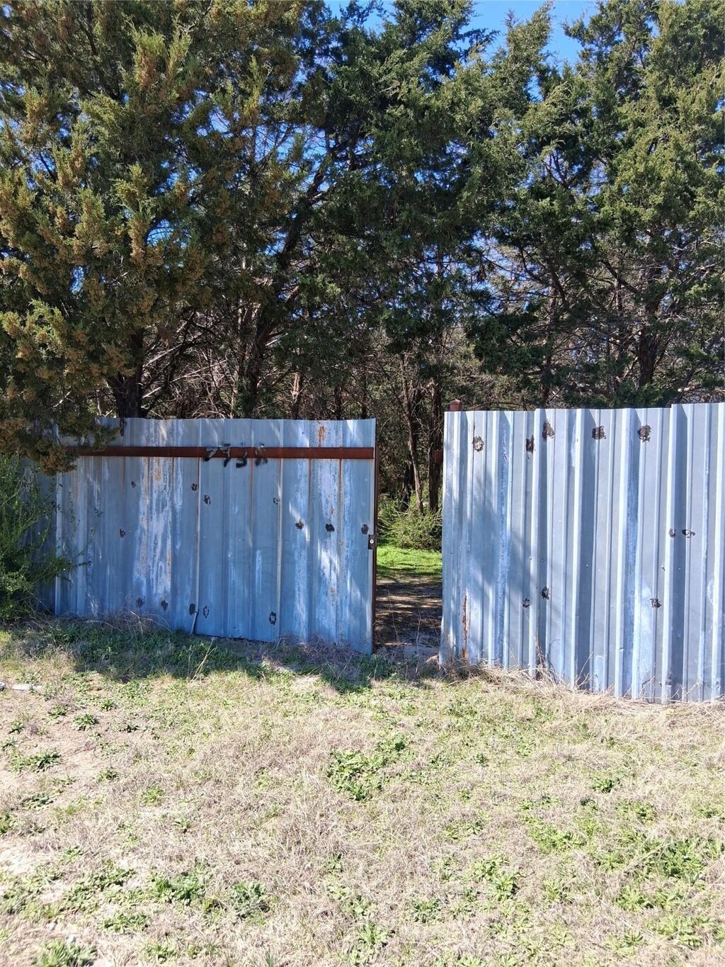 15 Mask Dr, Dallas, TX 75241