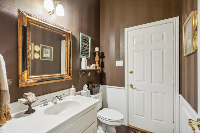7388 Wilderness Way, Weatherford, TX 76085 - bathroom with vanity, toilet, and wallpapered walls