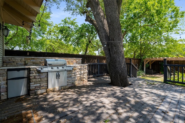 422 S Winnetka Ave, Dallas, TX 75208 - wooden terrace featuring an outdoor kitchen and a fenced backyard