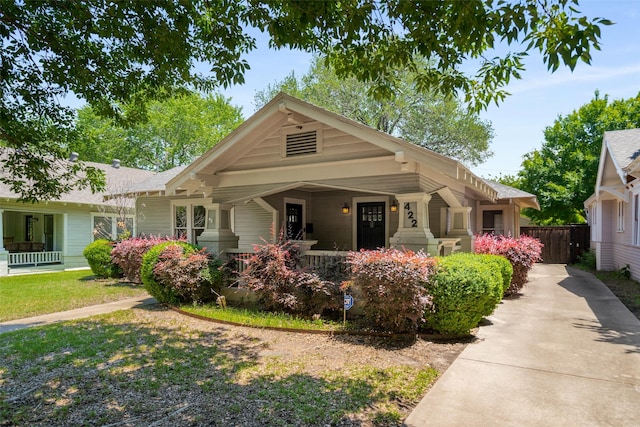 422 S Winnetka Ave, Dallas, TX 75208 - view of front facade featuring driveway, a porch, and fence