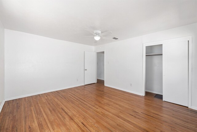unfurnished bedroom with a closet, visible vents, light wood-style flooring, baseboards, and ceiling fan