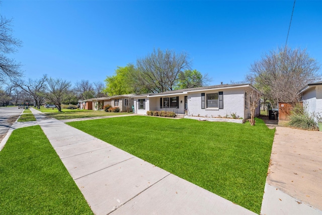 single story home with a front yard