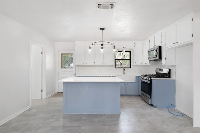 kitchen featuring a sink, tasteful backsplash, appliances with stainless steel finishes, and visible vents