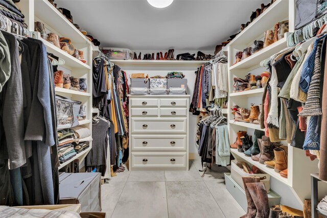 spacious closet with light tile patterned flooring