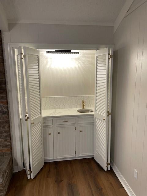 3841 Meyers St, Shreveport, LA 71119 - bathroom with vanity