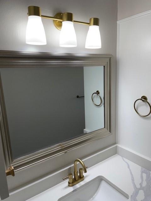 3841 Meyers St, Shreveport, LA 71119 - bathroom with vanity, toilet, baseboards, a textured ceiling, and shower / bath combination