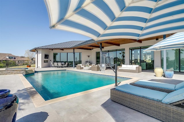 view of swimming pool featuring outdoor lounge area, a patio area, a pool with connected hot tub, and outdoor dining area