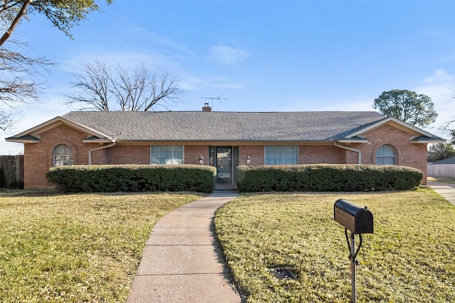 1611 Royal Mile Ct, Arlington, TX 76015 - ranch-style house featuring brick siding, a front lawn, and a shingled roof