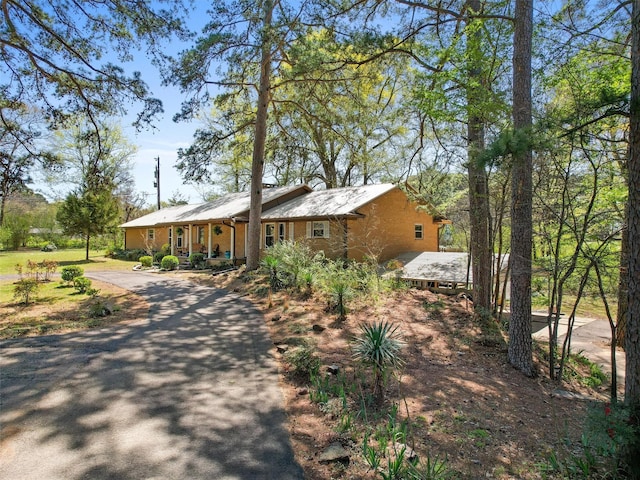 view of front of home featuring driveway