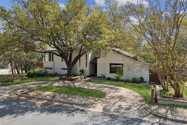 8916 Vista Gate Dr, Dallas, TX 75243 - view of front of property with brick siding, curved driveway, and a front yard