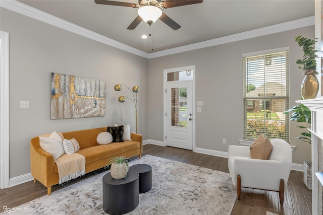 918 Hackberry Dr, Bossier City, LA 71111 - living area featuring wood finished floors, crown molding, a ceiling fan, baseboards, and recessed lighting