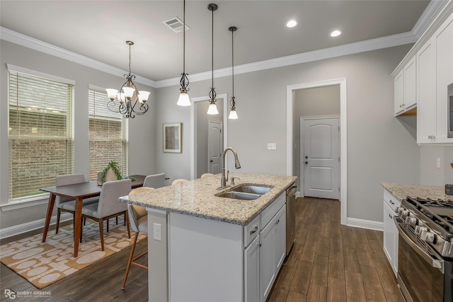 918 Hackberry Dr, Bossier City, LA 71111 - kitchen with a sink, appliances with stainless steel finishes, dark wood-style floors, baseboards, and crown molding