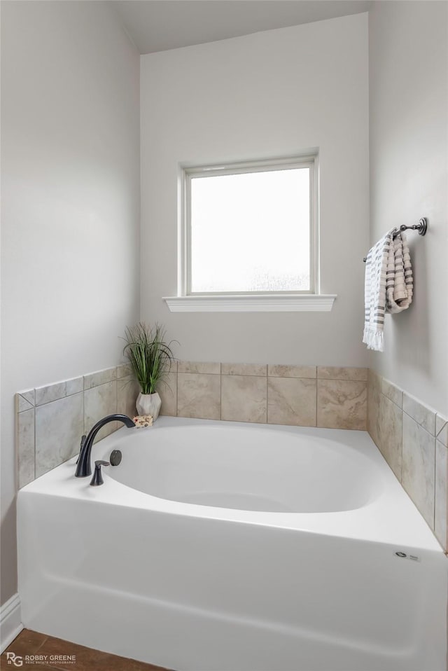 918 Hackberry Dr, Bossier City, LA 71111 - bathroom featuring a garden tub