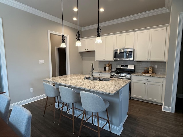 kitchen featuring a sink, stainless steel appliances, backsplash, ornamental molding, and recessed lighting