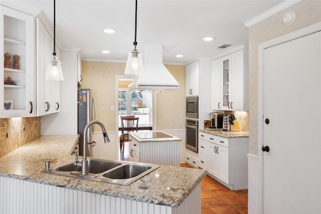 kitchen with visible vents, a sink, stainless steel appliances, and ornamental molding