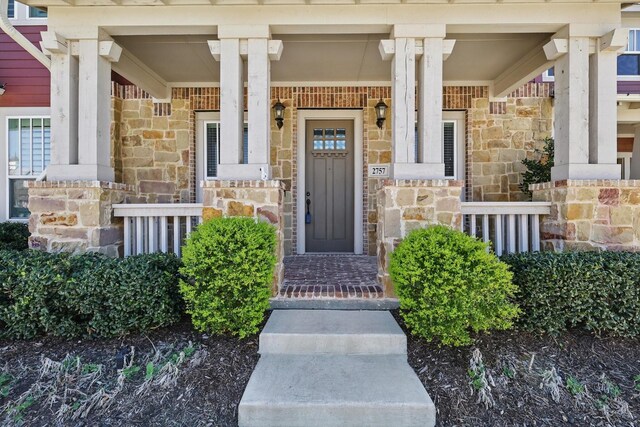 2757 S Market Sq, Northlake, TX 76247 - foyer featuring healthy amount of natural light, light wood finished floors, and baseboards