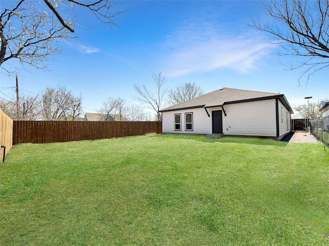 view of yard featuring a fenced backyard