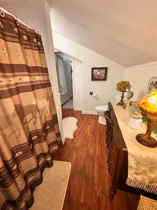 3163 Ranch Rd, Athens, TX 75751 - full bathroom with vaulted ceiling, toilet, wood finished floors, baseboards, and curtained shower