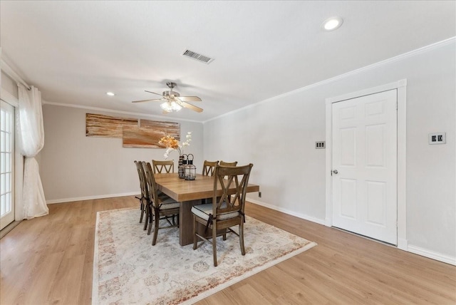 dining space featuring ceiling fan, light wood-style flooring, baseboards, crown molding, and recessed lighting