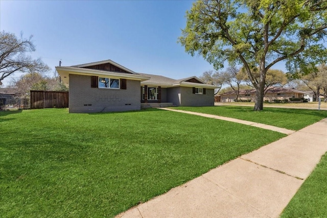 ranch-style house with crawl space and brick siding