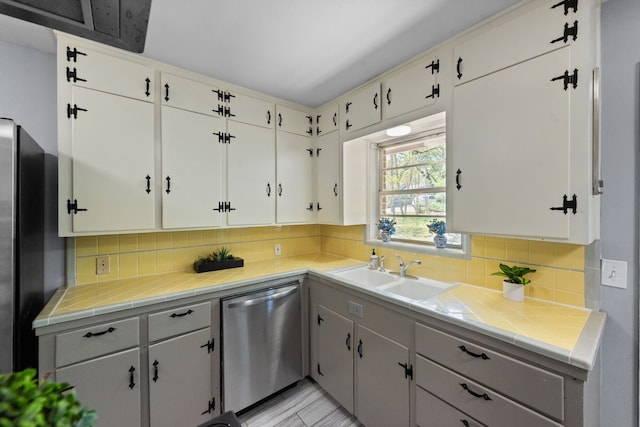 1330 S Pecan St, Arlington, TX 76010 - kitchen featuring dishwasher, a sink, backsplash, and freestanding refrigerator