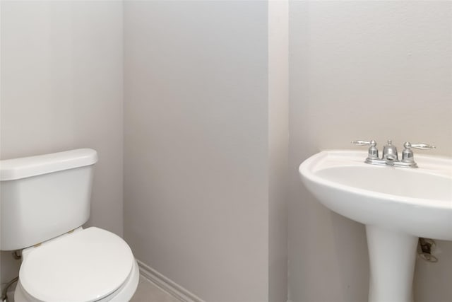 bathroom featuring a sink and toilet