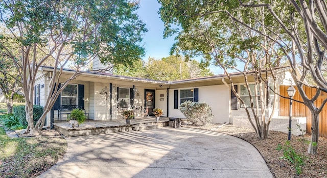 9705 Twin Creek Dr, Dallas, TX 75228 - ranch-style home featuring covered porch and fence