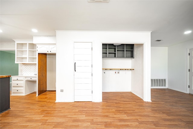 interior space featuring baseboards, visible vents, recessed lighting, and light wood-type flooring