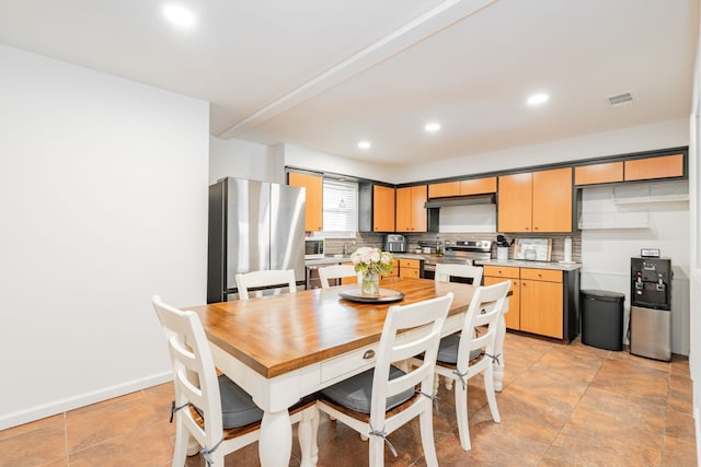 329 W Ferndale Ln, Grand Prairie, TX 75052 - kitchen with light countertops, appliances with stainless steel finishes, visible vents, decorative backsplash, and recessed lighting