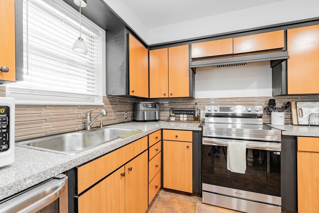 329 W Ferndale Ln, Grand Prairie, TX 75052 - kitchen with light countertops, a sink, stainless steel range with electric cooktop, dishwashing machine, and decorative backsplash