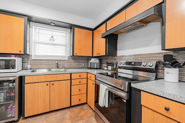 329 W Ferndale Ln, Grand Prairie, TX 75052 - kitchen featuring wine cooler, decorative backsplash, stainless steel electric range oven, a sink, and white microwave