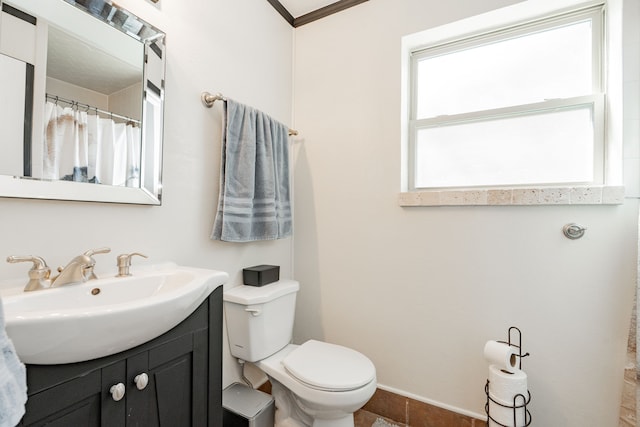 329 W Ferndale Ln, Grand Prairie, TX 75052 - full bath featuring toilet and vanity