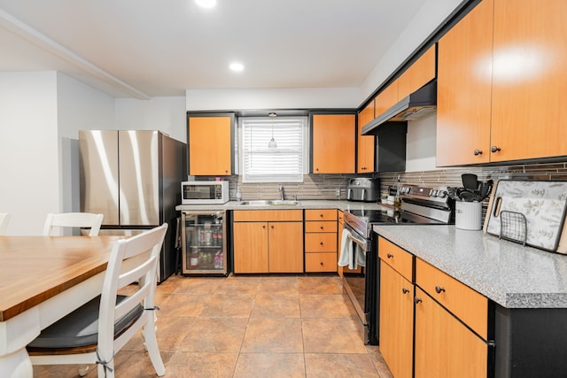329 W Ferndale Ln, Grand Prairie, TX 75052 - kitchen with custom range hood, decorative backsplash, a sink, beverage cooler, and appliances with stainless steel finishes