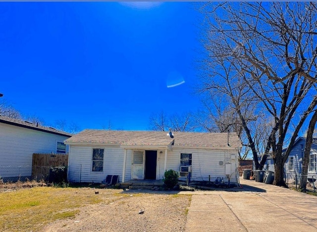 ranch-style house featuring cooling unit, fence, and covered porch