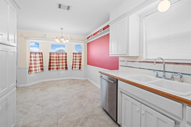 4629 Cripple Creek Rd, Haltom City, TX 76137 - kitchen featuring white cabinetry, a chandelier, a sink, and dishwasher
