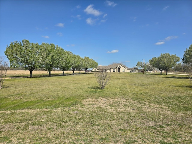 view of yard featuring a rural view