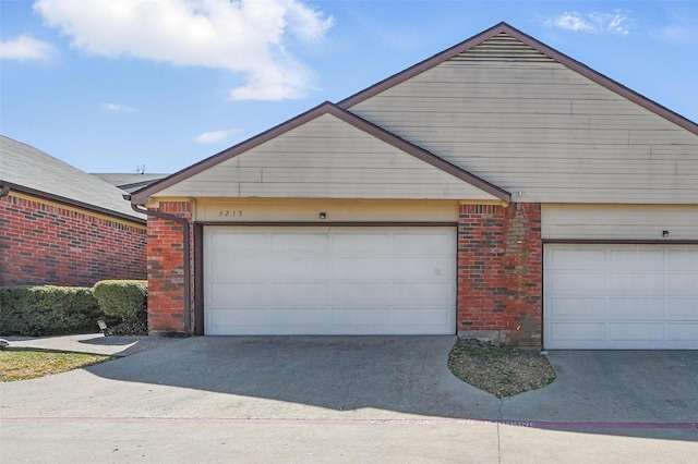 3217 Whatley Dr, Garland, TX 75043 - view of garage