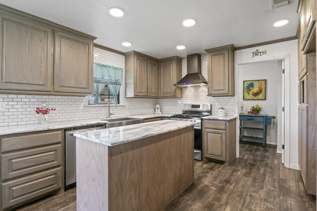 711 Walnut St, Omaha, TX 75571