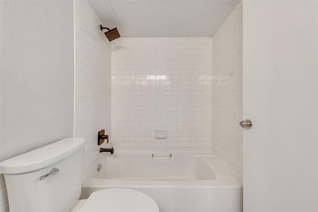 bathroom with toilet and washtub / shower combination