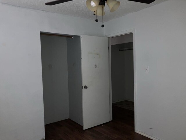 4220 Staghorn Cir N, Fort Worth, TX 76137 - unfurnished bedroom with dark wood-type flooring, a textured ceiling, ceiling fan, and a closet