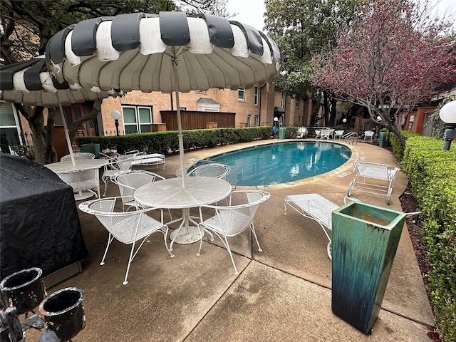 7828 Meadow Park Dr Unit 106, Dallas, TX 75230 - view of front facade featuring a front lawn, driveway, and a porch