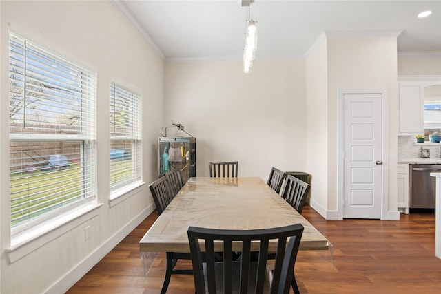 dining area with baseboards, ornamental molding, recessed lighting, and dark wood finished floors