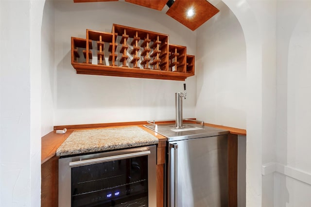6814 Blackwood Dr, Dallas, TX 75231 - indoor wet bar with wine cooler, vaulted ceiling, and arched walkways