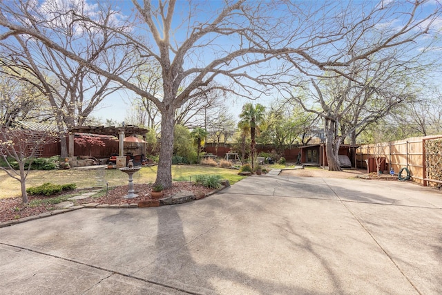6814 Blackwood Dr, Dallas, TX 75231 - fenced backyard featuring a patio area