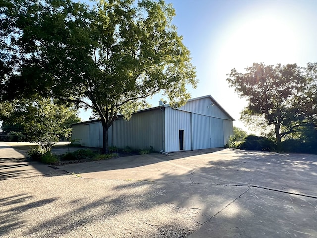 view of pole building featuring concrete driveway