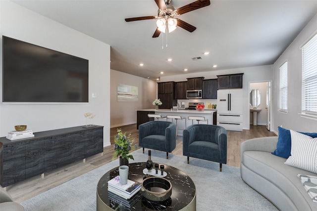 2004 Saddle Way, Mesquite, TX 75149 - living area featuring visible vents, baseboards, a ceiling fan, recessed lighting, and light wood-style flooring