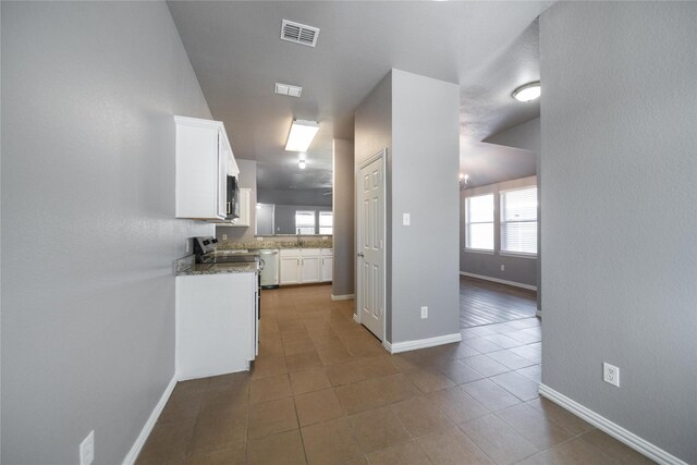 116 Birdbrook Dr, Anna, TX 75409 - kitchen with a sink, visible vents, baseboards, and white cabinetry
